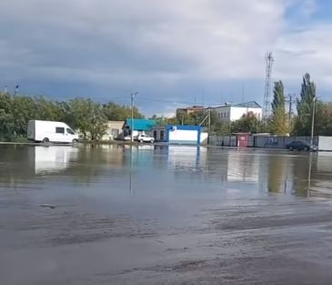 В Костанайской области многоэтажные дома затопило канализационными водами