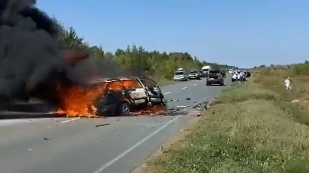 В ЗКО мужчина сгорел в салоне автомобиля после ДТП