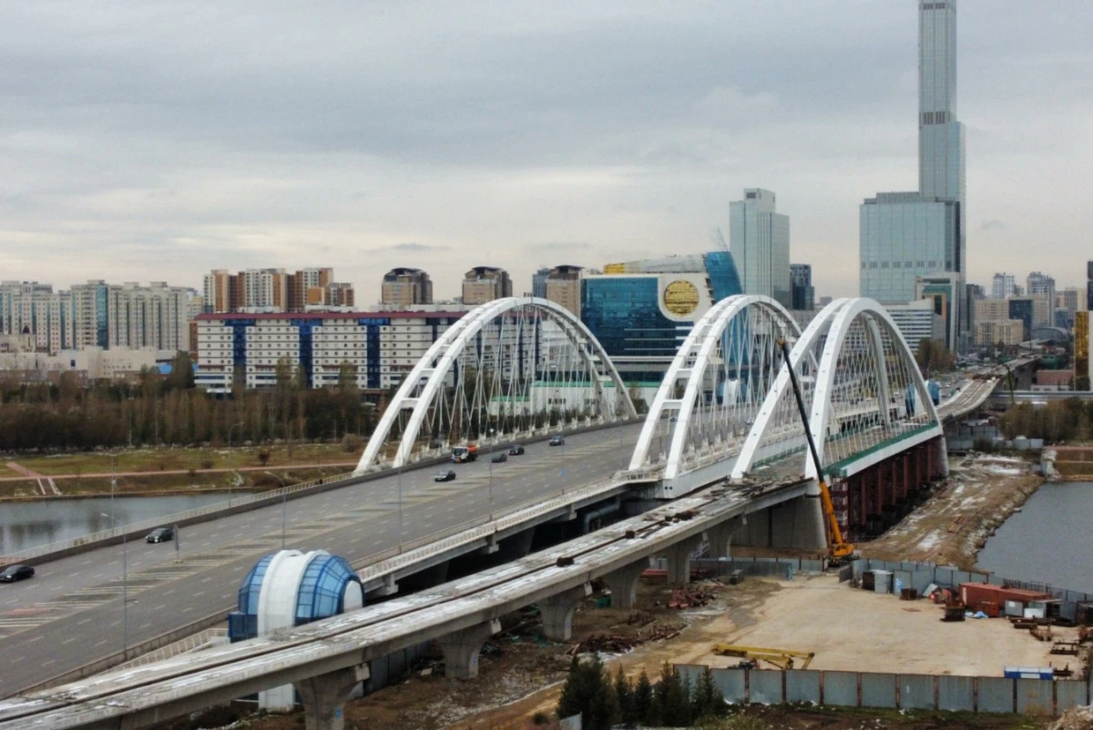 В столице завершили строительство вантового моста LRT