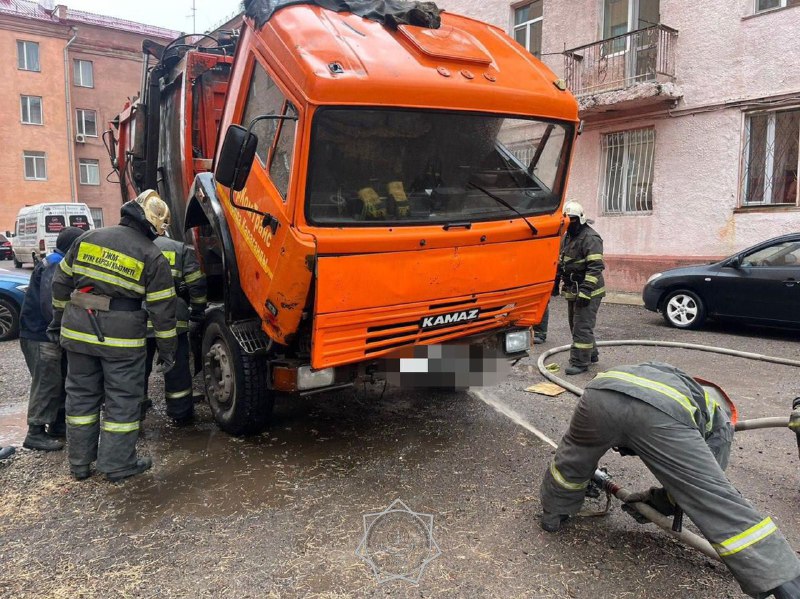 В Караганде за 13 минут потушили грузовой автомобиль