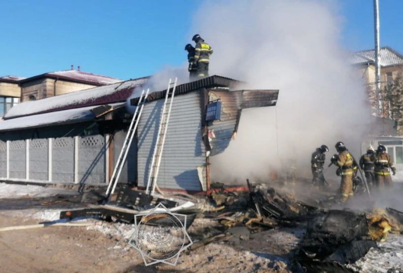 В Астане пожарные предотвратили взрыв в магазине