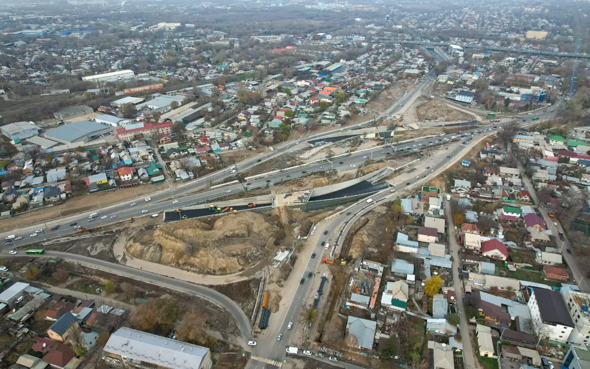 В следующем году в Алматы отремонтируют 300 километров дорог