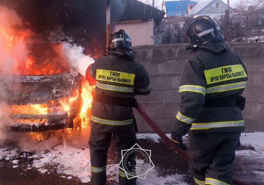 В Конаеве за 18 минут потушили горящий автомобиль