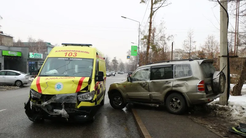 Скорая помощь не доехала на вызов, протаранив по пути Mitsubishi Pajero в Алматы