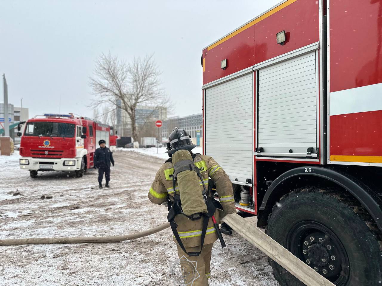 Тело женщины обнаружили пожарные около горящего колодца в Экибастузе