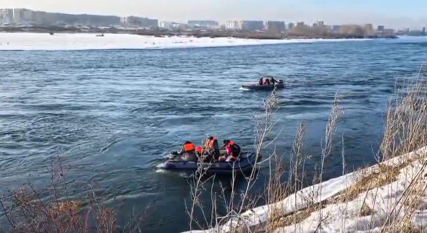 В Семее спасатели с помощью эхолота нашли упавший в реку Иртыш автомобиль