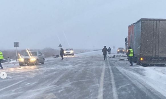 На трассе Самара – Шымкент в ДТП пострадали полицейские