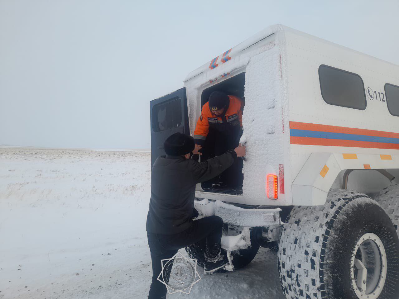 Мужчину вызволили из снежного плена в области Абай