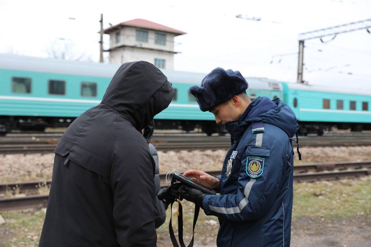 Более 45 тысяч казахстанцев наказали за переход железной дороги в неположенных местах