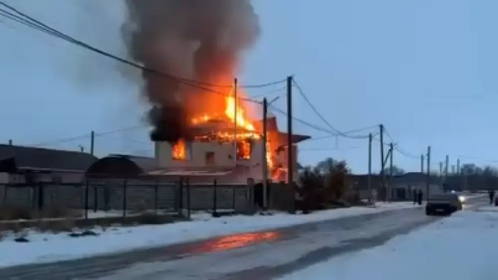 В частном доме в Талдыкоргане при взрыве газа глава семьи погиб, его жена и дети получили травмы