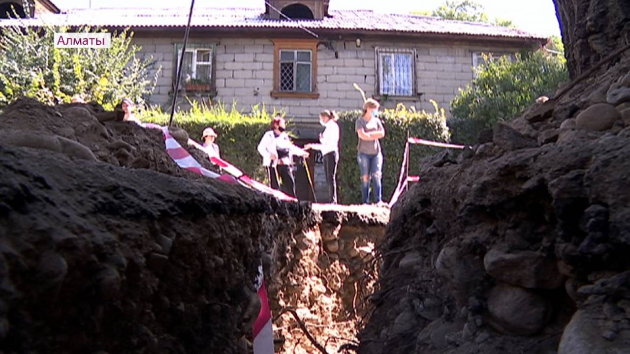 В Алматы бизнесмен вырыл траншею, чтобы усилить электропитание ресторана