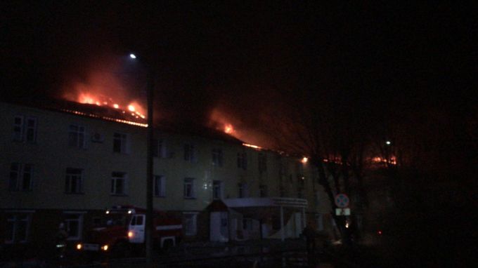 Видео, как горит больница в Костанайской области, появилось в сети