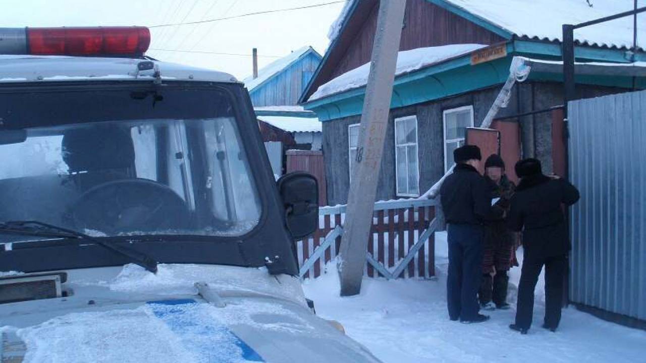 В СКО мужчина сломал руку своей жене