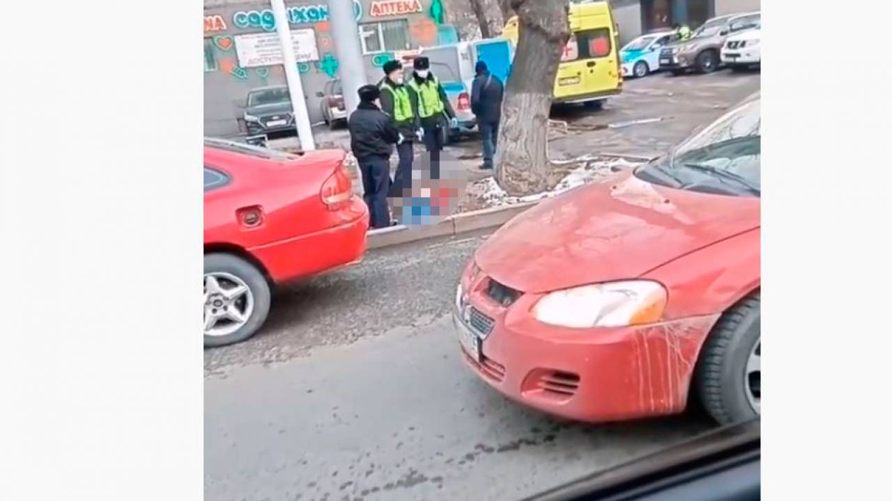 В центре Алматы на улице обнаружили труп мужчины