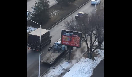 По арыку потекла горячая вода, и алматинцы забили тревогу из-за деревьев