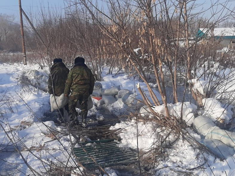 В одном из сел ВКО река вышла из берегов