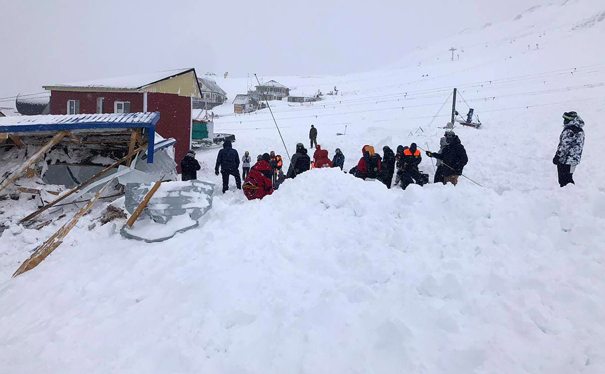 Один человек погиб в результате схода лавины в горах Домбая в Карачаево-Черкесии