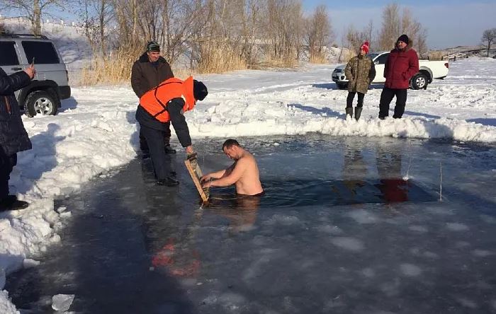 В ВКО на Крещение искупались более 14 тысяч человек