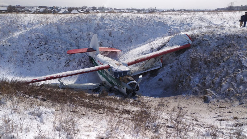 Появились фотографии с места экстренной посадки Ан-2 в Алматинской области