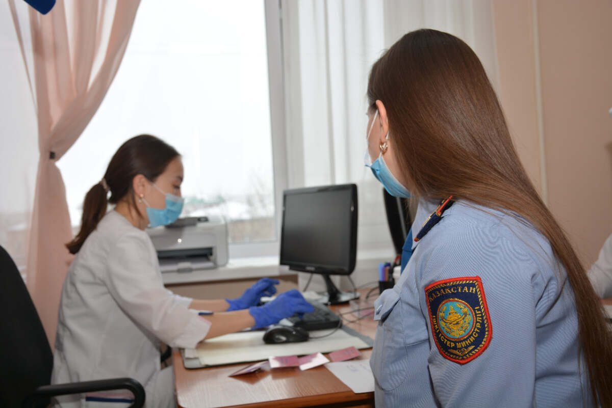 В СКО полицейские начали добровольную вакцинацию против COVID-19