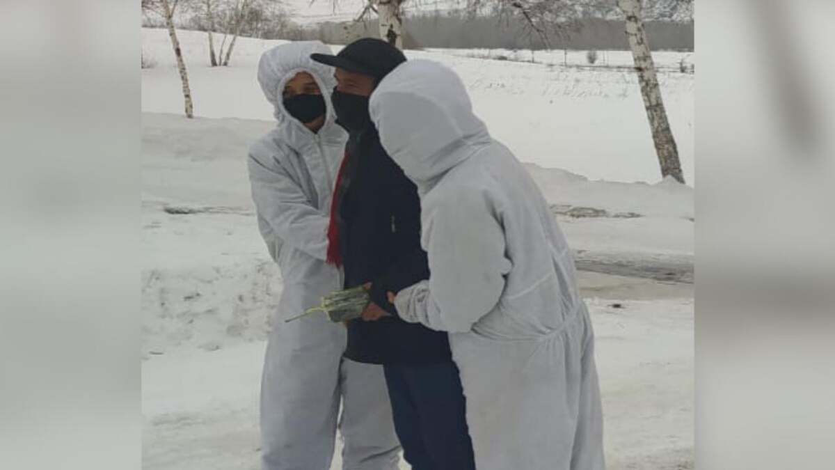 Сотрудники колонии ловят перебросчиков “запрещенок” в противочумных костюмах  