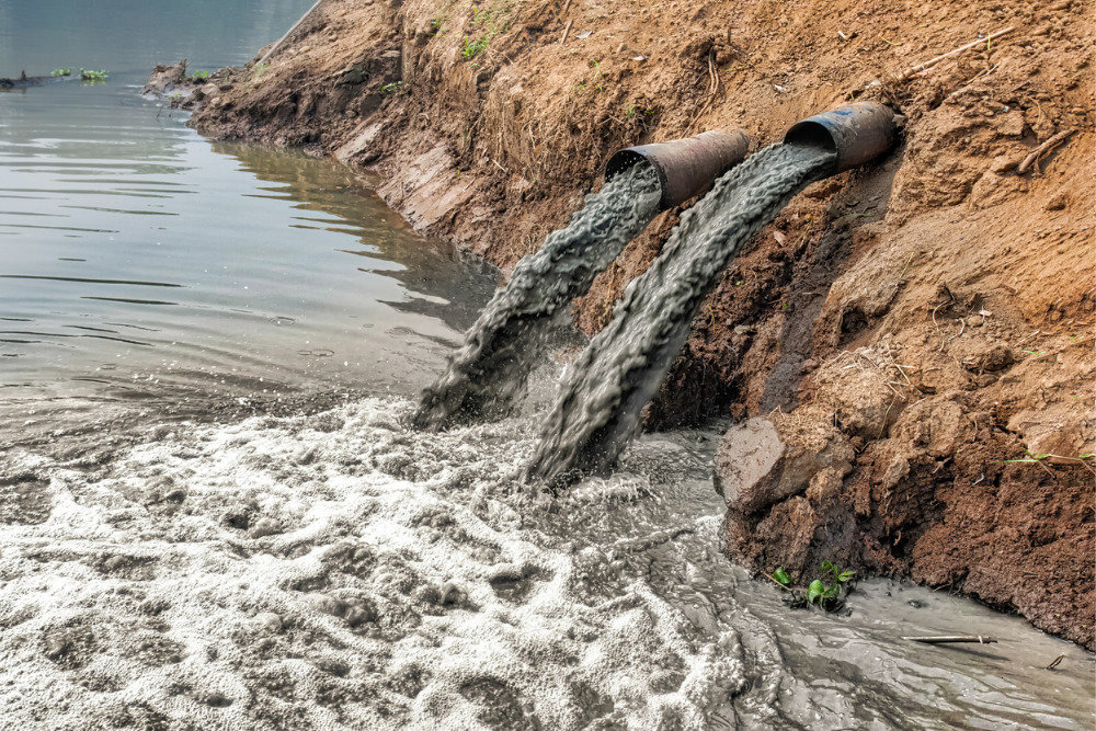 Канализационные воды сливали в реку в Шымкенте