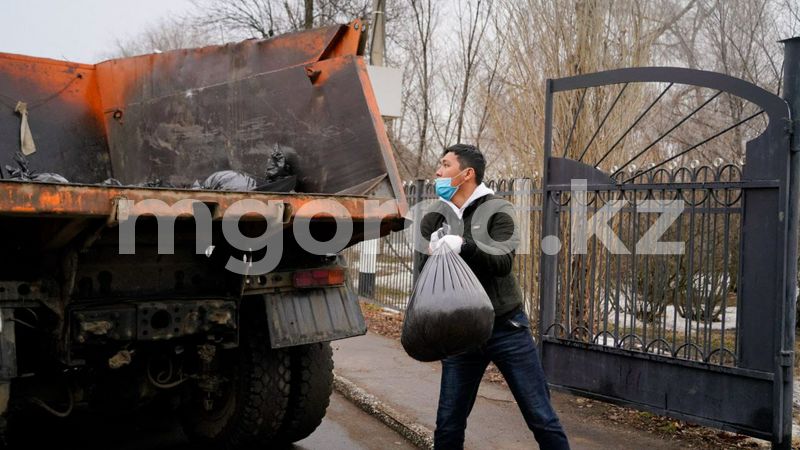 Более тысячи кубометров мусора вывезено из Уральска