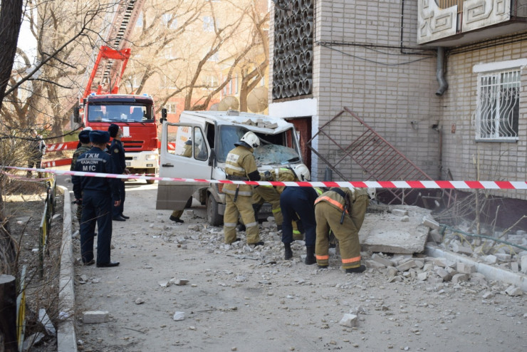 В Кокшетау обрушился балкон на пятом этаже жилого здания