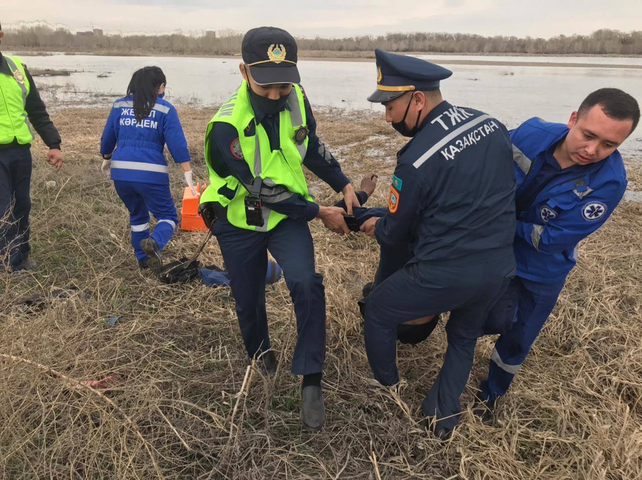 В Семее очевидцы вытащили тонувшего мужчину из Иртыша