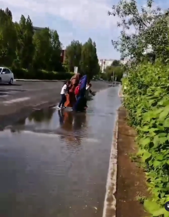 «О Турции не мечтаем»: людей в канализационной воде засняли в Нур-Султане