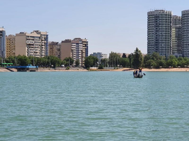 В Алматы в озере Сайран утонул мужчина