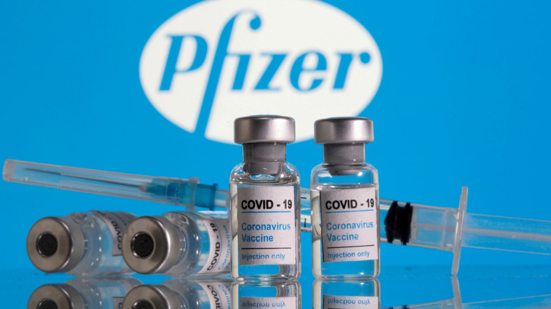 Вакцину Pfizer потребуется ставить в три дозы