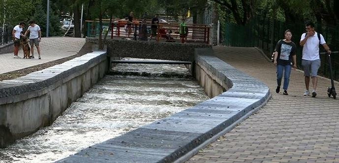 В Алматы обнаружили случаи вандализма на обновлённой пешеходной тропе Терренкур