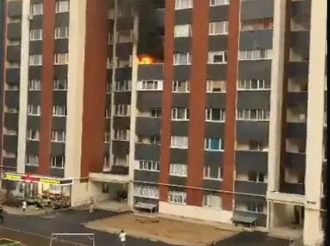 В Алматы загорелся балкон в девятиэтажном доме