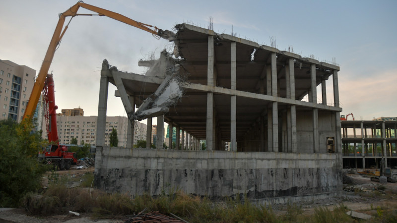 В Нур-Султане назвали причину сноса здания в центре города