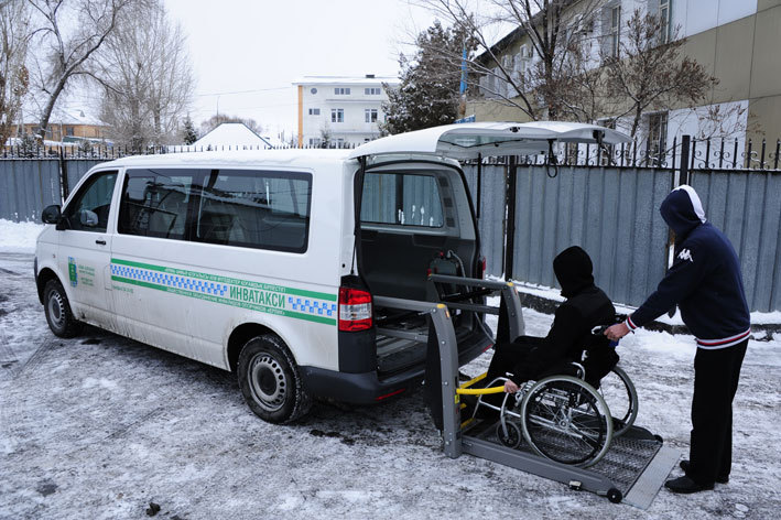 Правила перевозки в инватакси предлагают изменить павлодарцы