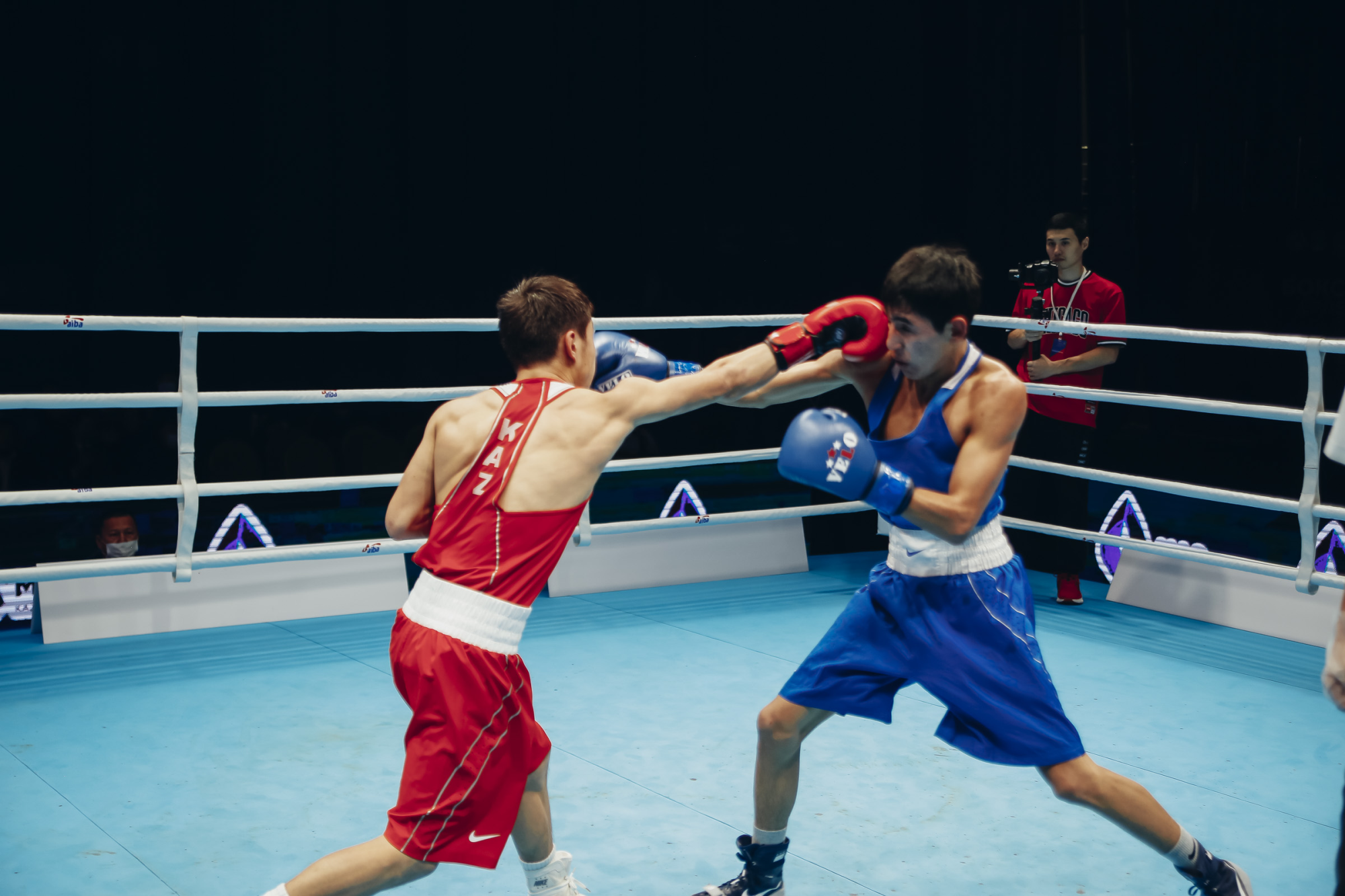 Прямая трансляция выступлений боксёров в финале чемпионата Казахстана