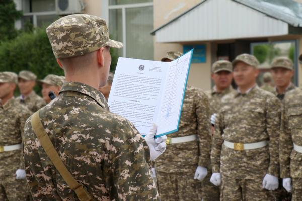 В Казахстане начали приходить повестки родителям призывников: что происходит