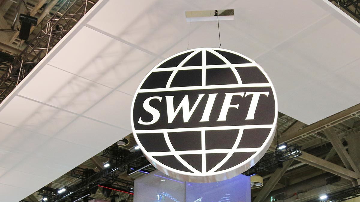 Все российские банки должны быть отключены от SWIFT - глава МИД Великобритании