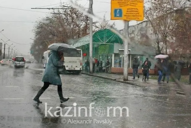 Штормовое предупреждение объявлено в 11 регионах Казахстана