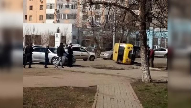 В Актобе в результате ДТП со "скорой" госпитализирована медсестра