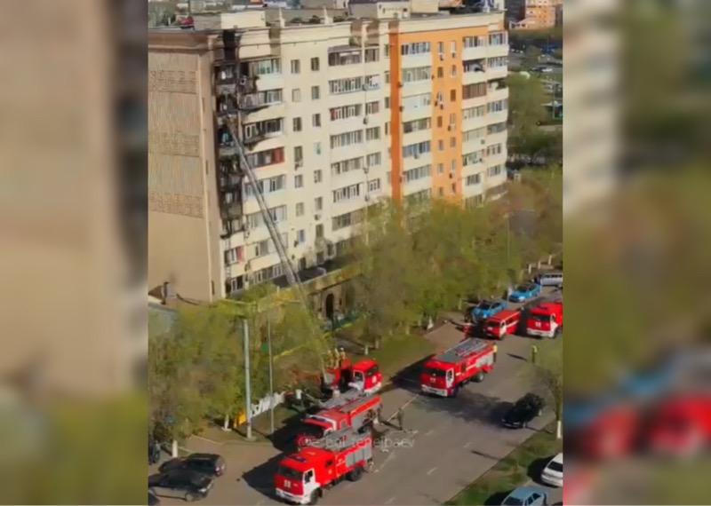 В центре Актобе горела девятиэтажка