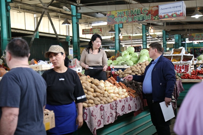 Цены на социально значимые продовольственные товары проверят в Алматы