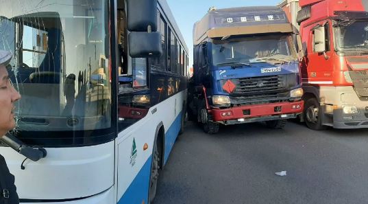 В Актобе пассажиры двух автобусов пострадали в ДТП