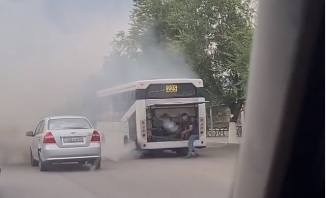 В Есике загорелся автобус - видео