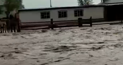 В Карагандинской области затопило одно из сёл - видео 