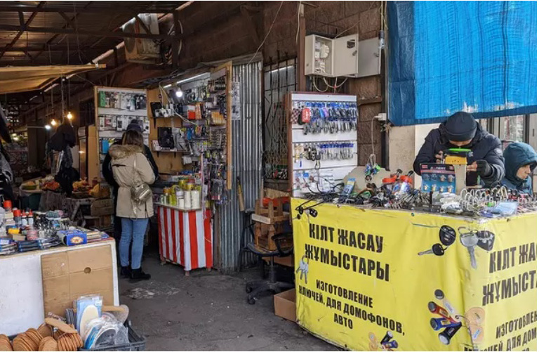 Нужна ли в Казахстане уличная торговля: мнения разделились