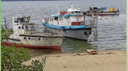 Со дна Бухтарминского водохранилища подняли катер "Дозорный", затонувший месяц назад