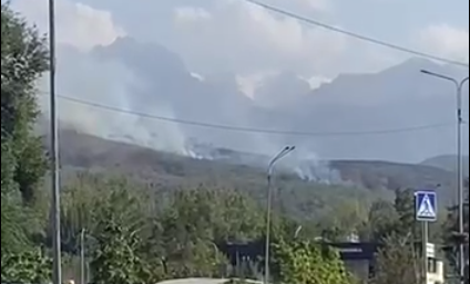 В Алматы начали гореть горы 