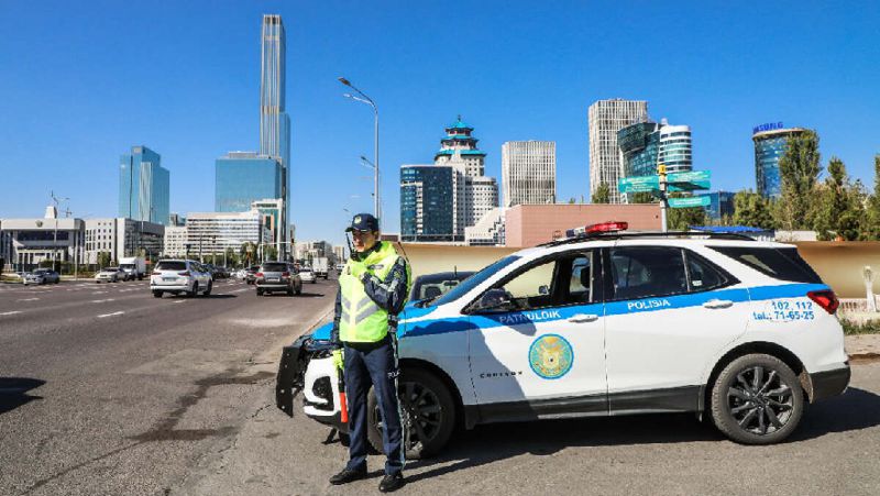 В Астане полицейские перешли на усиленный вариант несения службы